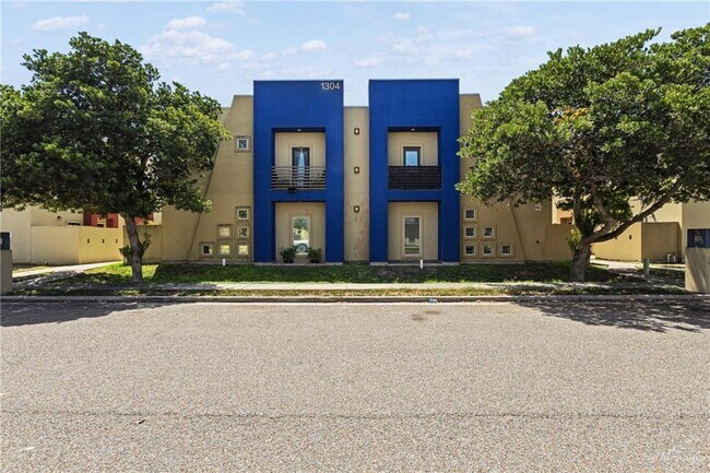 Foto del edificio - 1304 E Camellia Ave