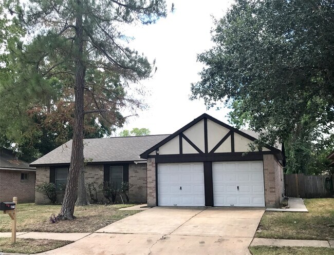 Foto del edificio - 16719 Maplemont Dr