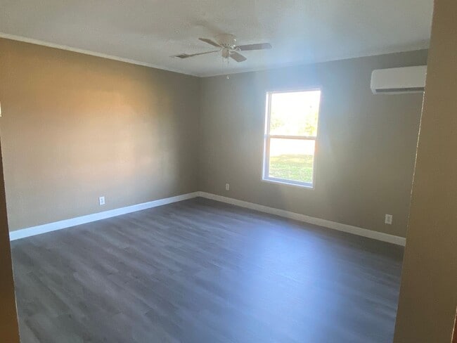 Building Photo - 6305-MF2-E1