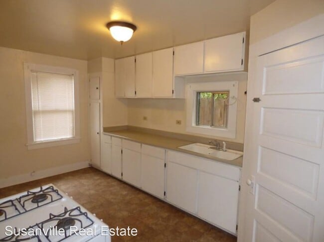Building Photo - 2 br, 1 bath House - 315 N. Weatherlow St.