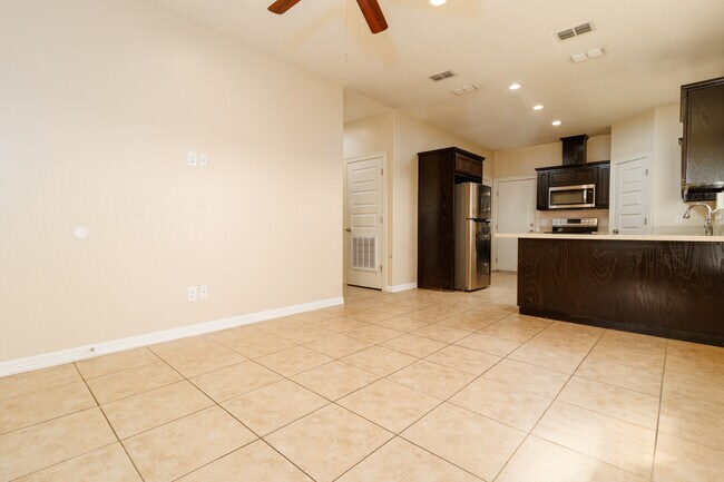 Foto del edificio - 2706 E Garfield Ave