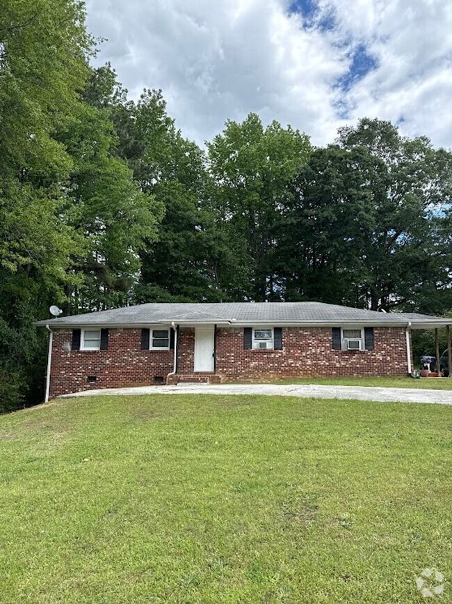 Building Photo - 135 Sheila Ln