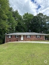 Building Photo - 135 Sheila Ln