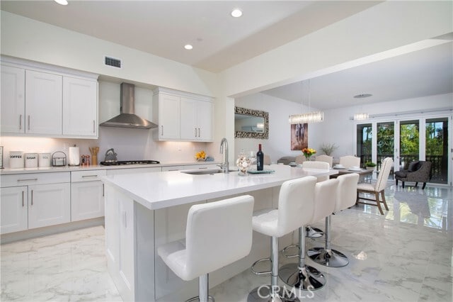 Foto del edificio - 1523 Doheny Way