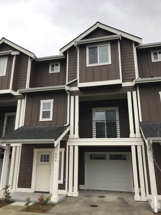 Foto principal - 602 Morris Ave S