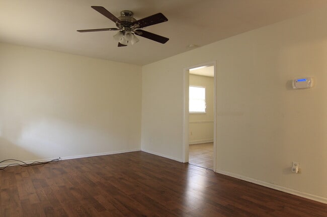 Building Photo - 3 Bedroom 1 Bath home in Taylors!
