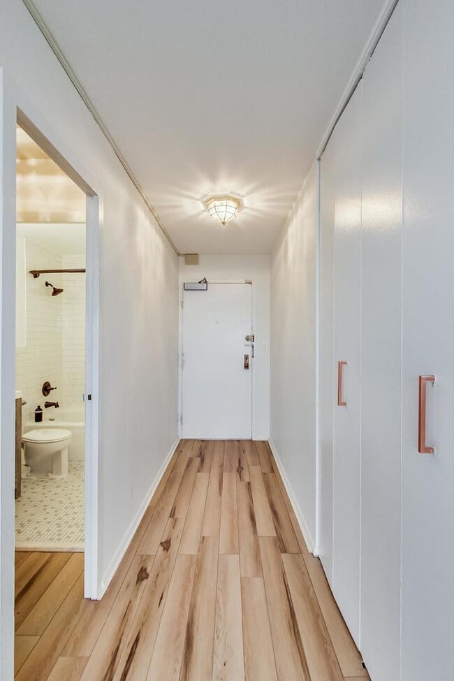 Building Photo - 3550 N Lake Shore Dr