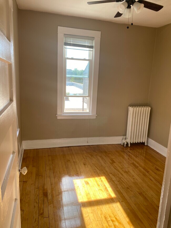 Bedroom - 124 N Main St