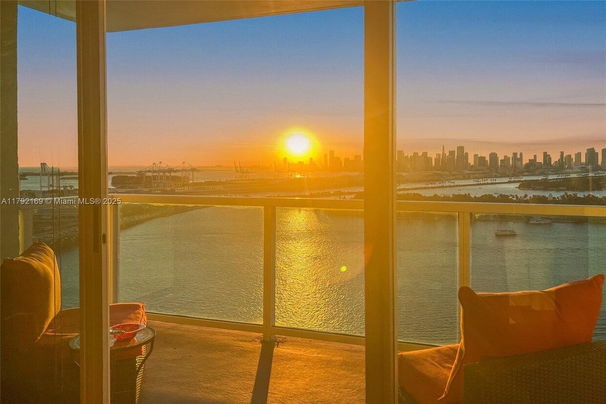 Photo - 650 West Ave (Miami Beach, FL)