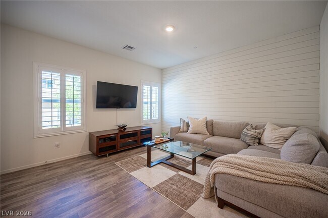 Building Photo - 530 Gloster Ave