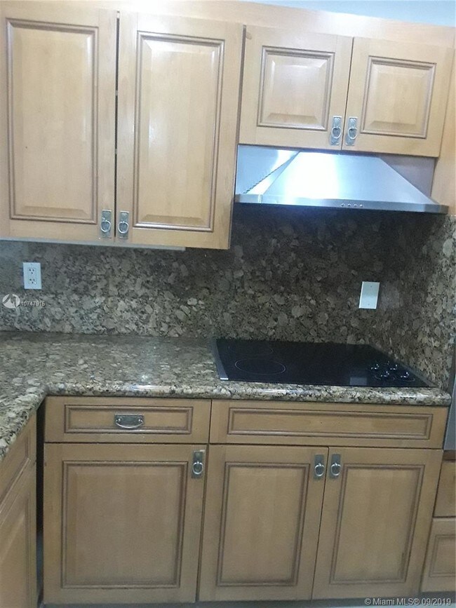 Foto del edificio - 20810 NE 8th Ct
