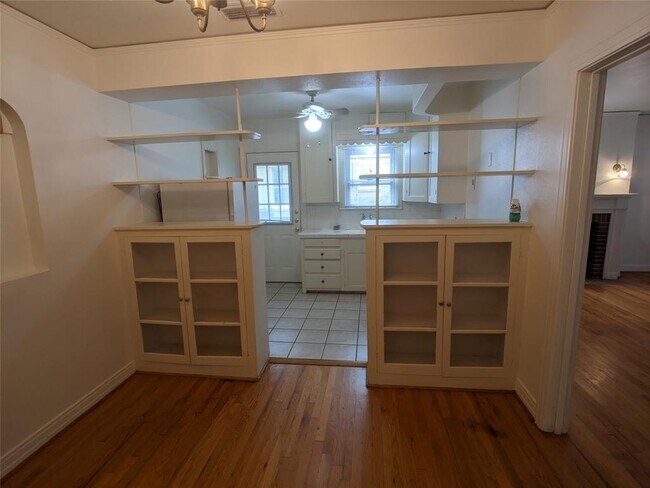 Foto del edificio - 5910 Martel Ave