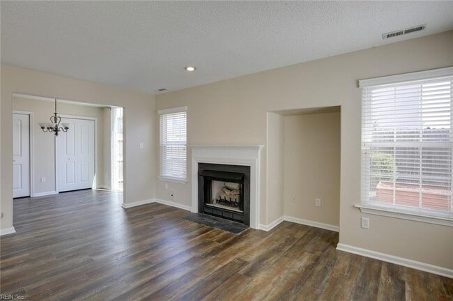 Foto del edificio - 708 Fallcreek Run