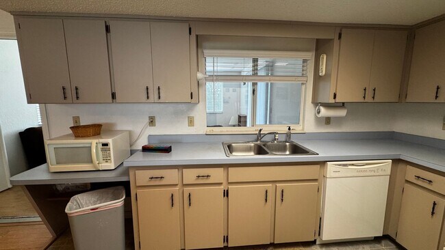 Foto del edificio - UTILITIES INCLUDED!! Resort-Style Living in Oak Run – Active 55+ Community Rental in Southwest Ocala