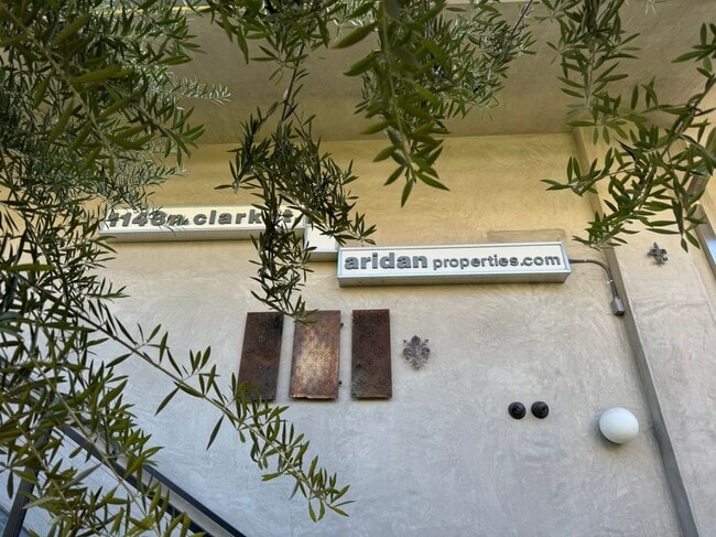 Building Photo - 1148 N Clark St