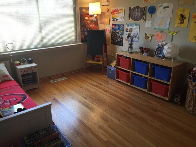 Building Photo - 10833 Wilkinson Ave