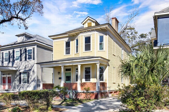 Building Photo - Eastside Beauty