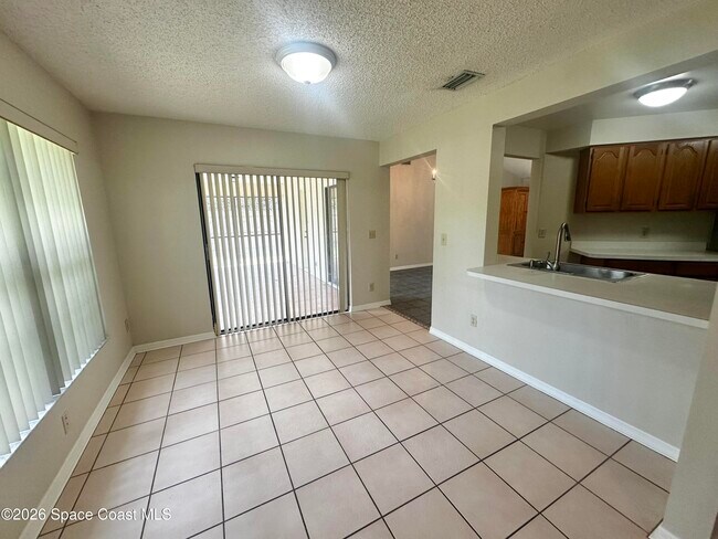 Foto del edificio - 2544 Park Pl Blvd