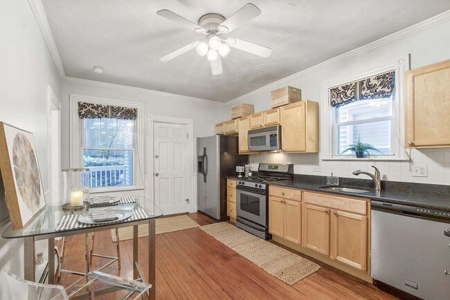 Foto del edificio - 412 E 8th St