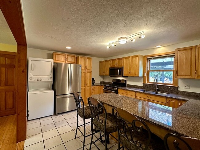 Building Photo - 469 Barbers Pond Rd