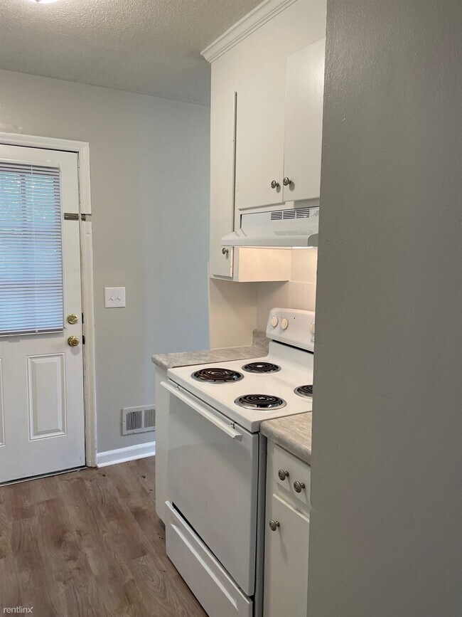 Building Photo - 2 br, 1 bath Duplex - 1634 W Main St  Duplex