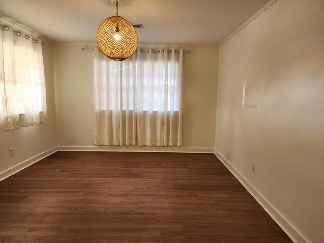 Foto del edificio - 117 Roberts Cir