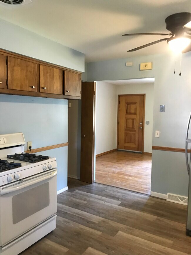 Building Photo - 908 Livermore Ln