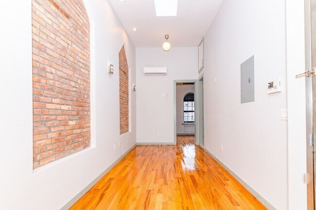Foto del edificio - 381 S 3rd St