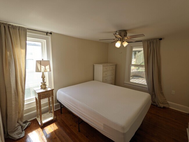 Foto del edificio - 30 Woodrow Ave