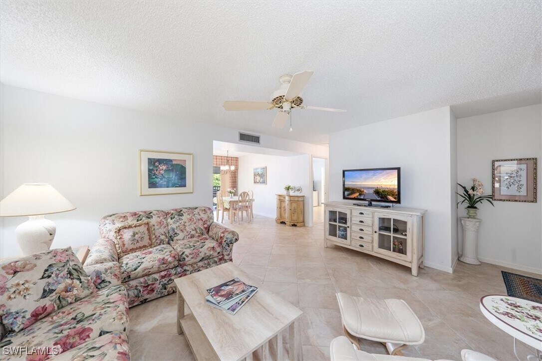 Foto principal - 788 Park Shore Dr