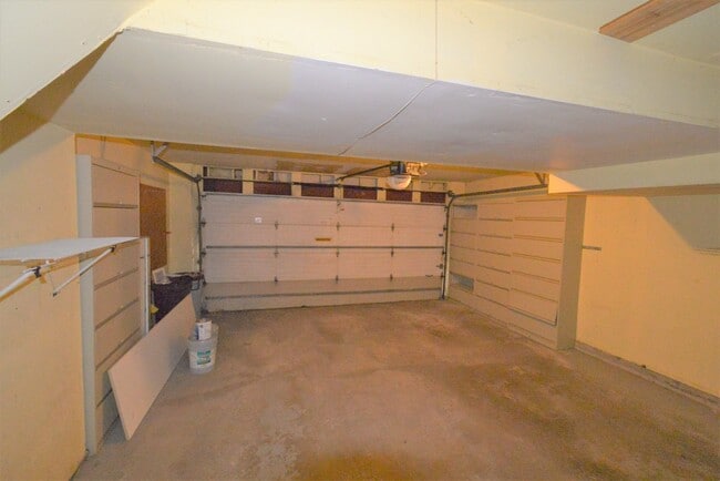 Building Photo - 183 Cascade Dr