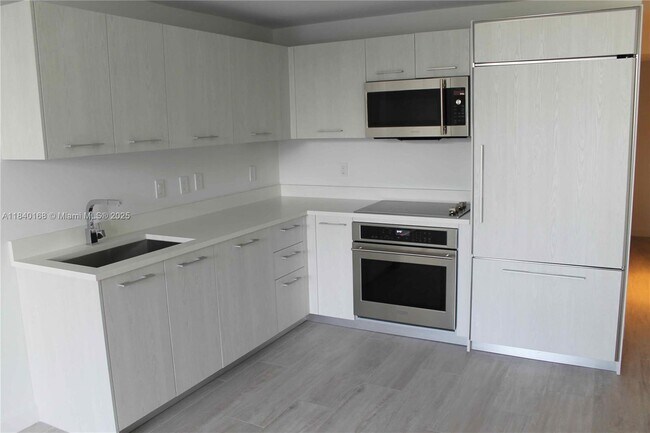 Foto del edificio - 45 SW 9th St