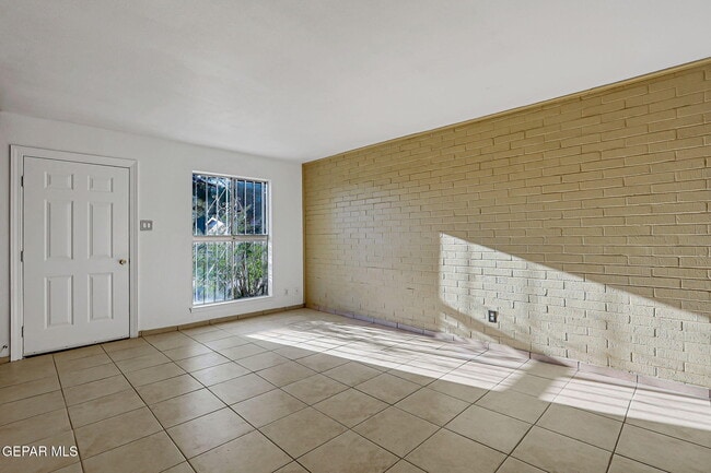 Foto del edificio - 10068 Oakwood Dr