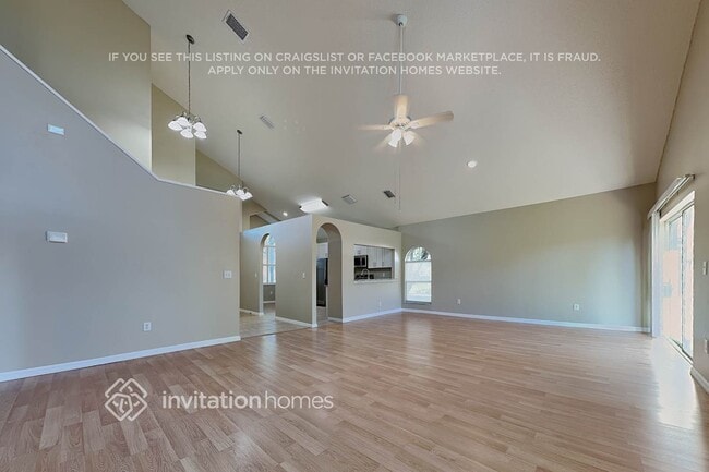 Building Photo - 27439 Breakers Dr