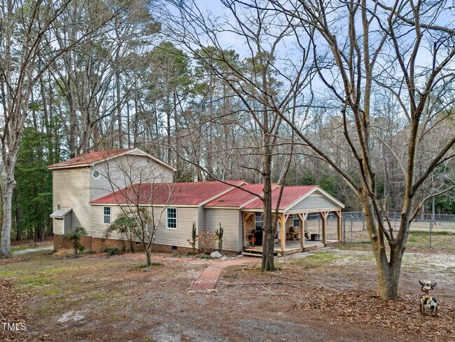 Building Photo - Mini Farm on 2 acres