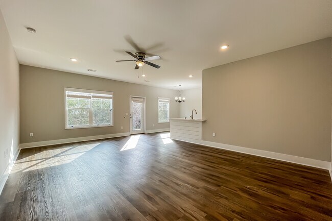 Building Photo - 17 Greyfield Dr
