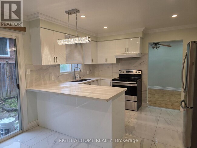 Building Photo - 125 Weir Crescent