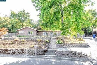 Building Photo - 1371 Juanita Dr