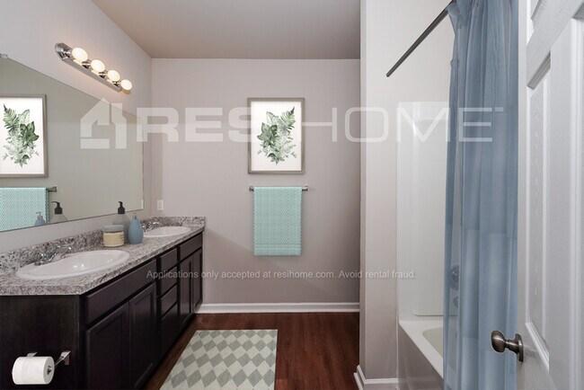 Foto del edificio - 530 Woodland Crest Rd