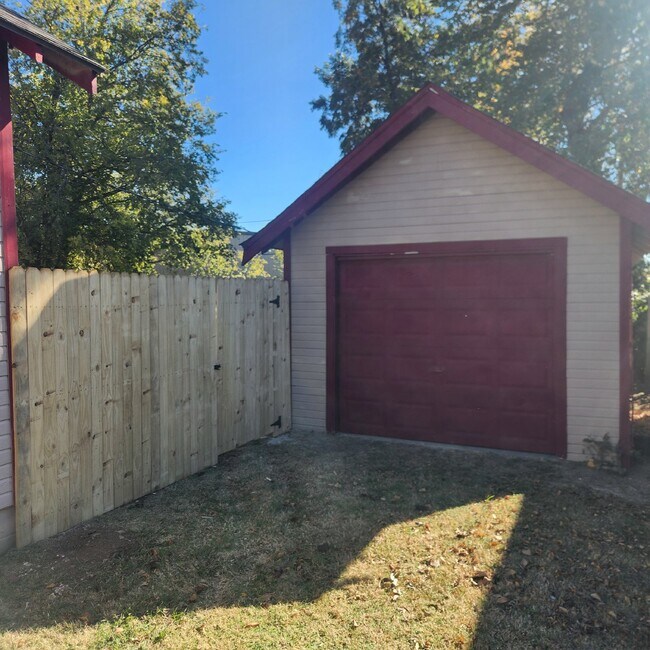 Building Photo - 2b, 1b Rental Property in Oklahoma City!