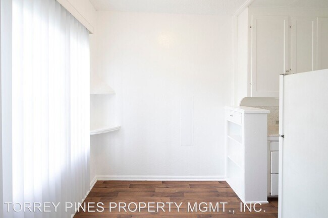 Building Photo - 304 W Ivy St