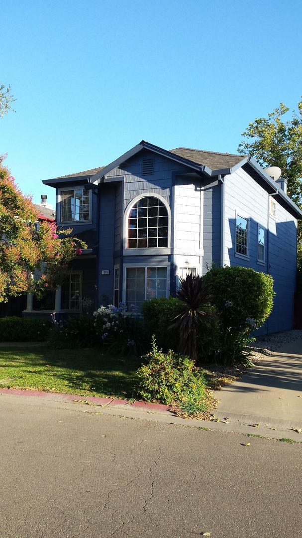 Building Photo - Two story South Davis  charmer available now!