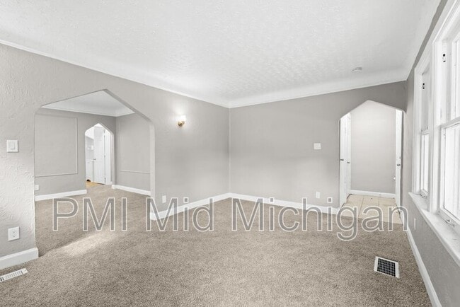 Building Photo - 15887 Snowden St