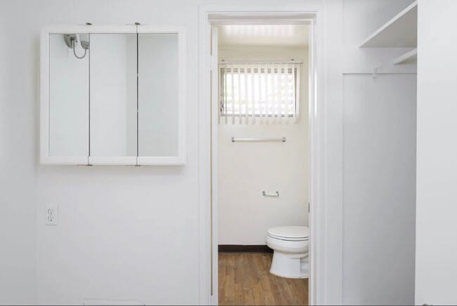 Building Photo - Studio6