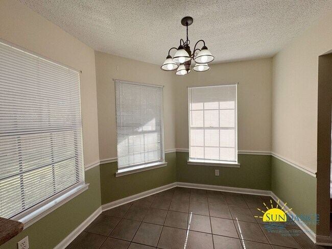 Building Photo - Charming 2-Story Home in Crestview – Prime Location Near S Ferdon Blvd!
