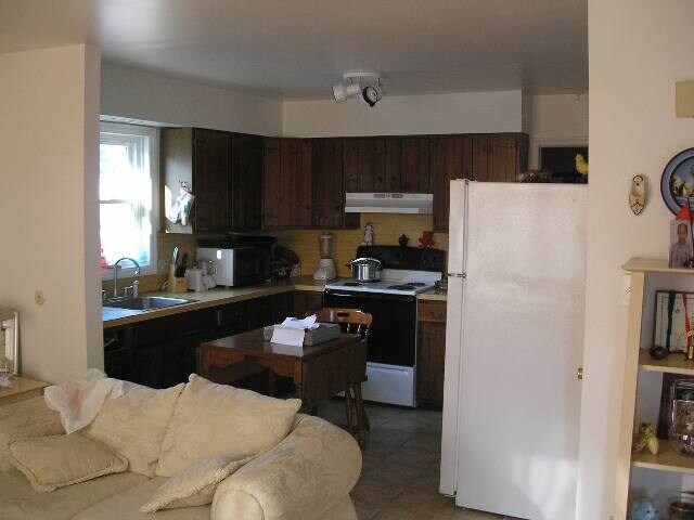 Foto del interior del edificio 1 - 2451 Albany Rd