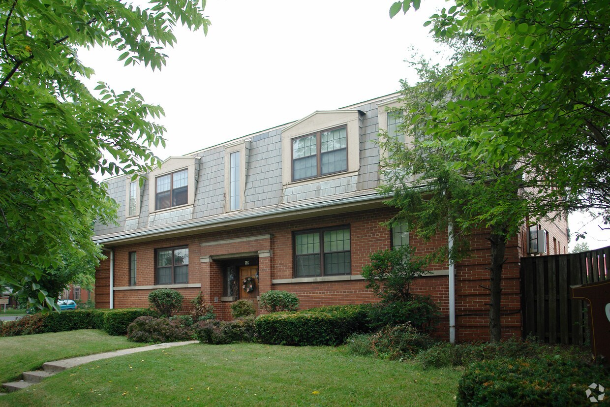 Primary Photo - 10-20 E Deshler Ave