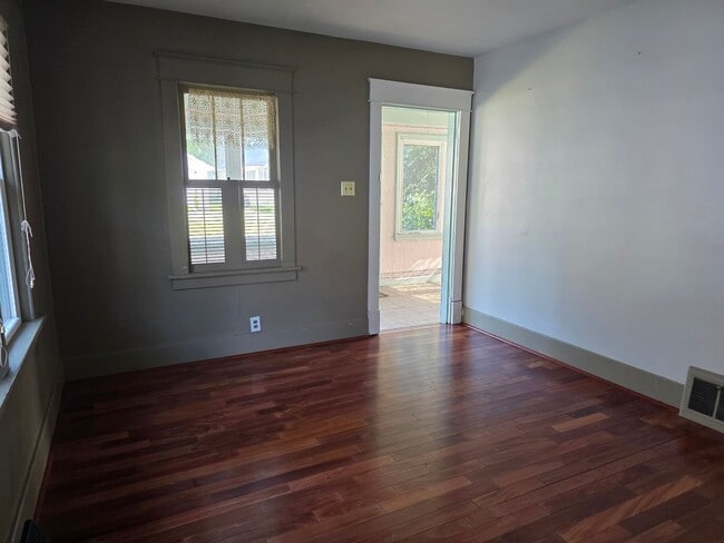 Building Photo - 3-Bedroom, 1-Bathroom Home with Basement & Garage – $1,375/Month | Accepting Section 8