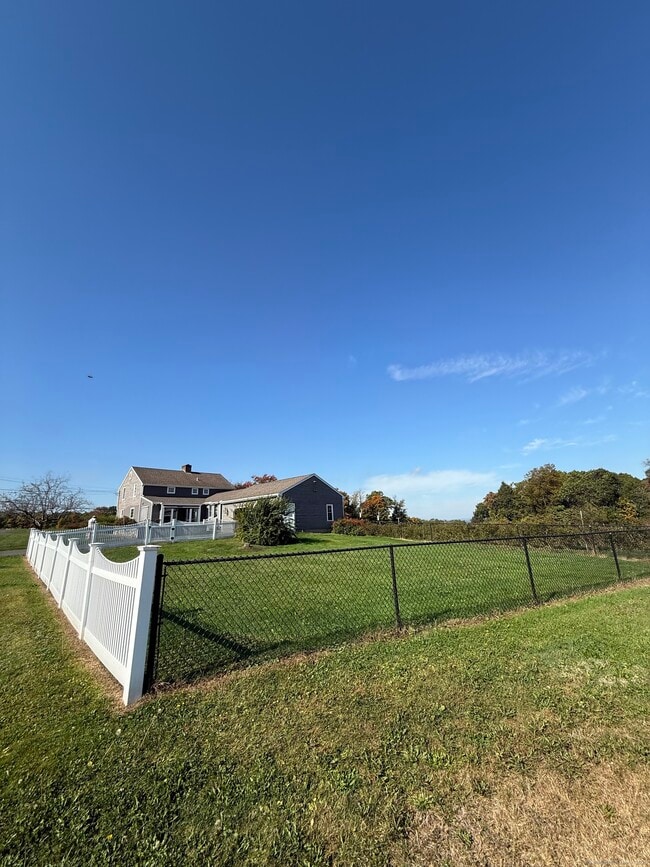 Building Photo - 295 Matson Hill Rd