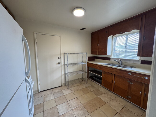 Building Photo - 1 bed 1 bath Casita in south Central Tucson